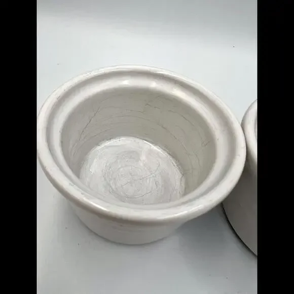 Vintage 2005 LE CREUSET‎ Stoneware Ramekins 4 oz  (150ml) White Set Of 2 - Picture 6 of 7